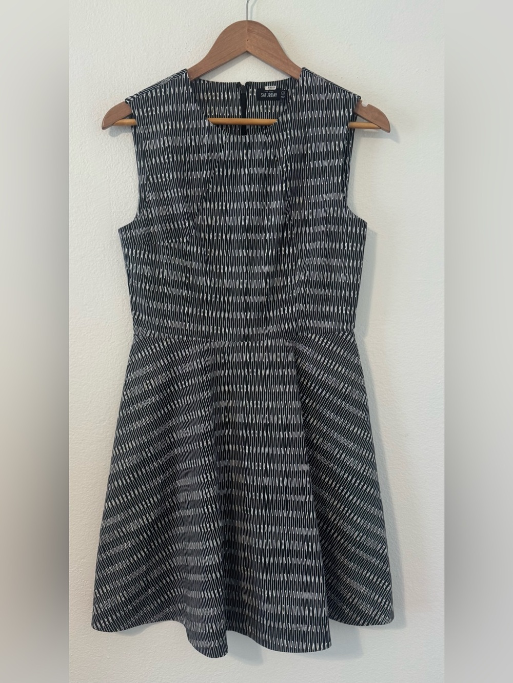 Kate Spade Saturday Abstract Fit Flare Dress Black White Sleeveless Pockets Sz 4